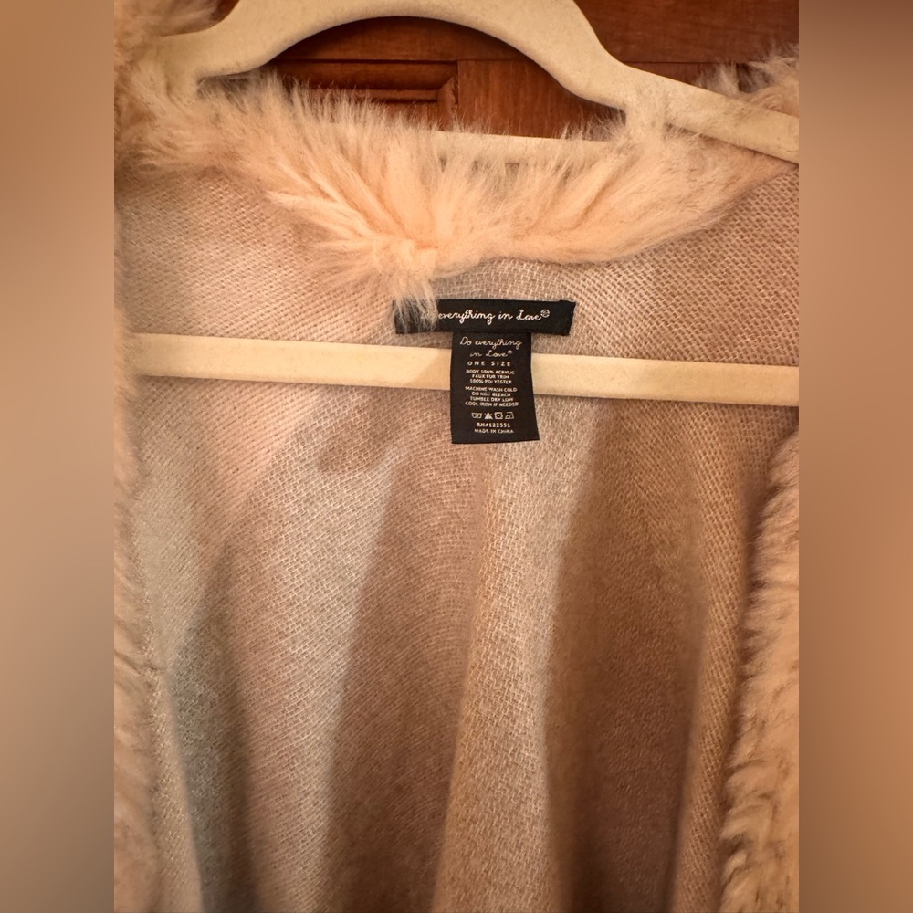 OS Tan Sweater Shawl Coat with Faux Fur Collar - Picture 2 of 2